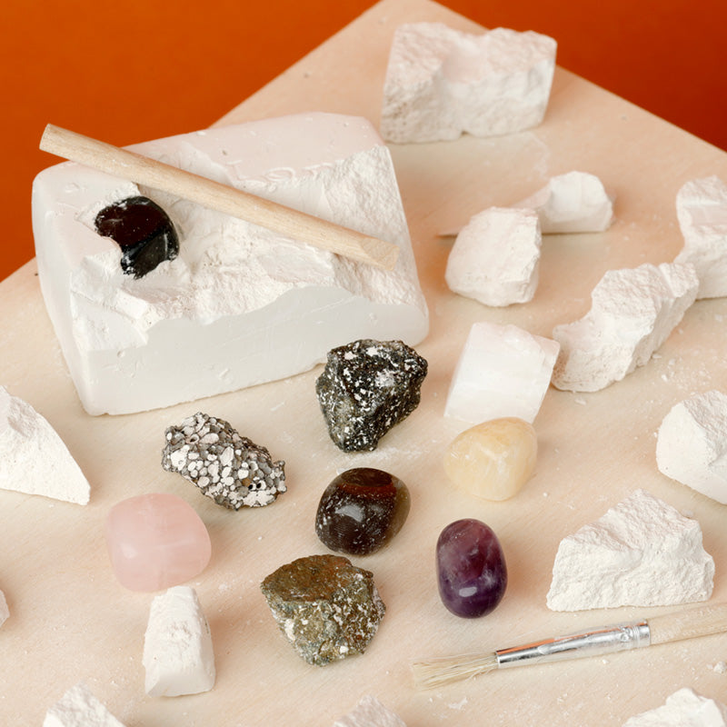 Fun Excavation Dig it Out Kit - Rocks, Minerals and Gems